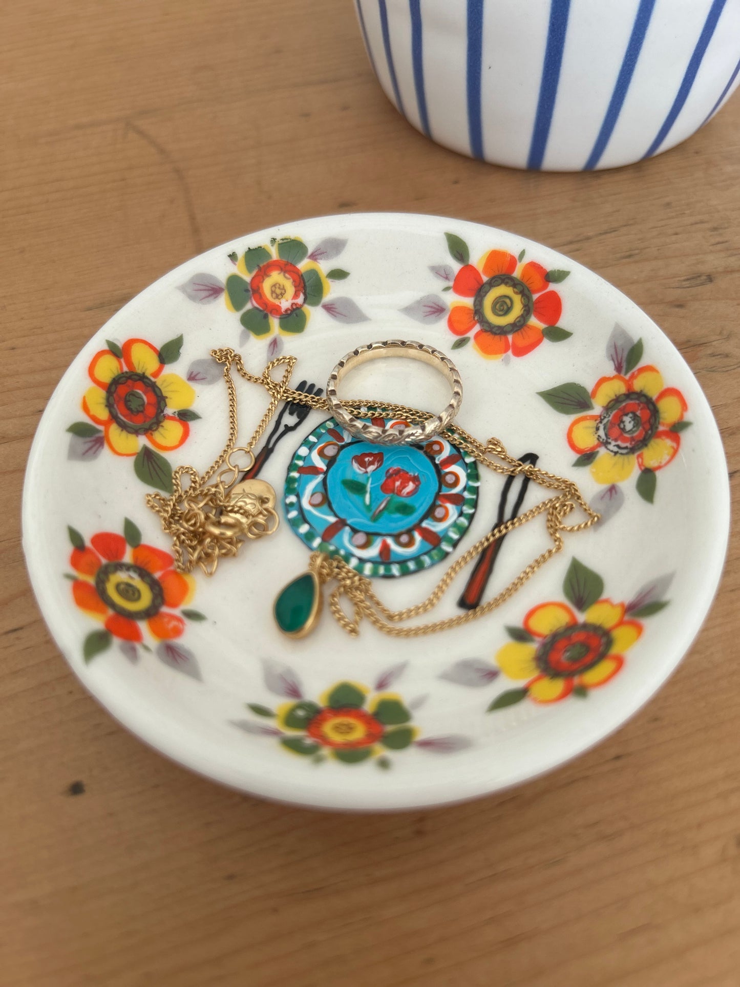 Illustrated vintage small bowl