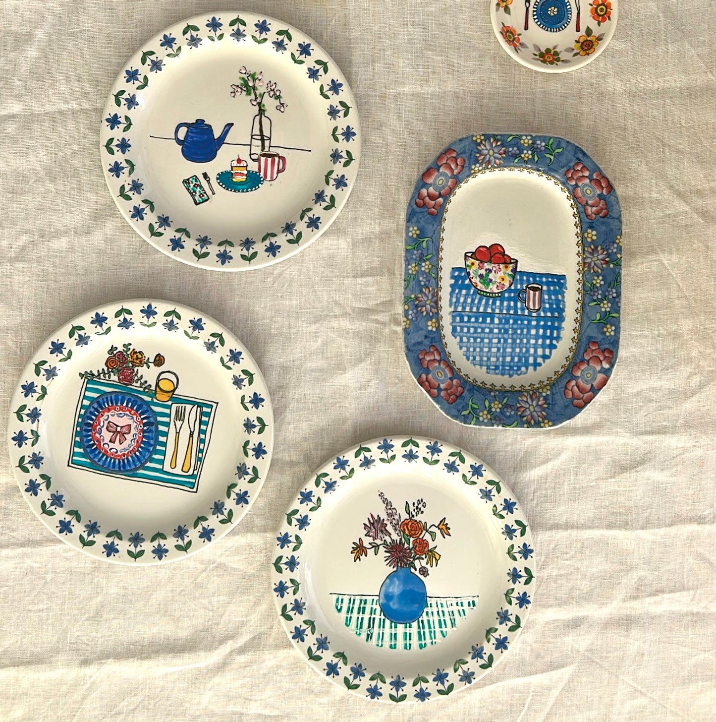 Illustrated vintage Wall Plate